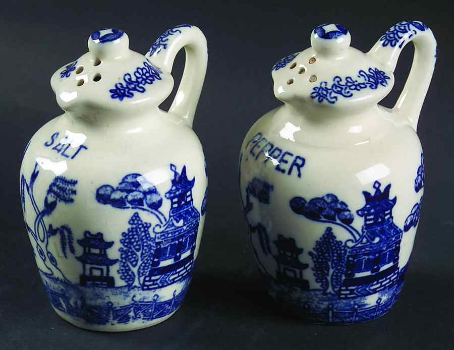 Blue Willow (No Gold, "Japan" Only) Salt & Pepper Set by Japan-1