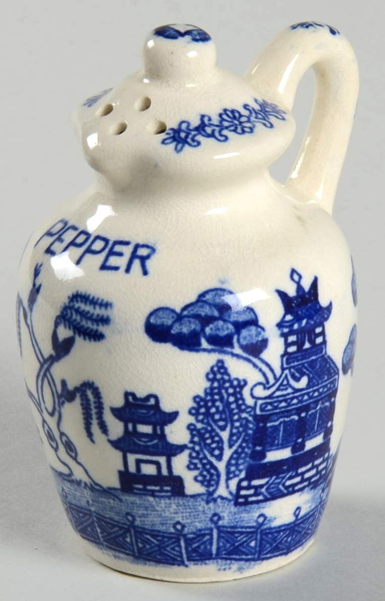 Blue Willow (No Gold, "Japan" Only) Pepper Shaker by Japan-1