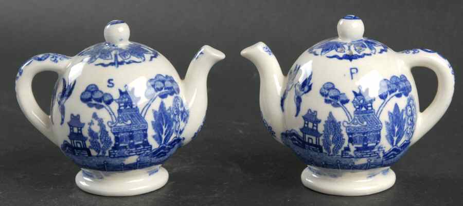 Blue Willow (No Gold, "Japan" Only) Figural Salt & Pepper Set by Japan-1