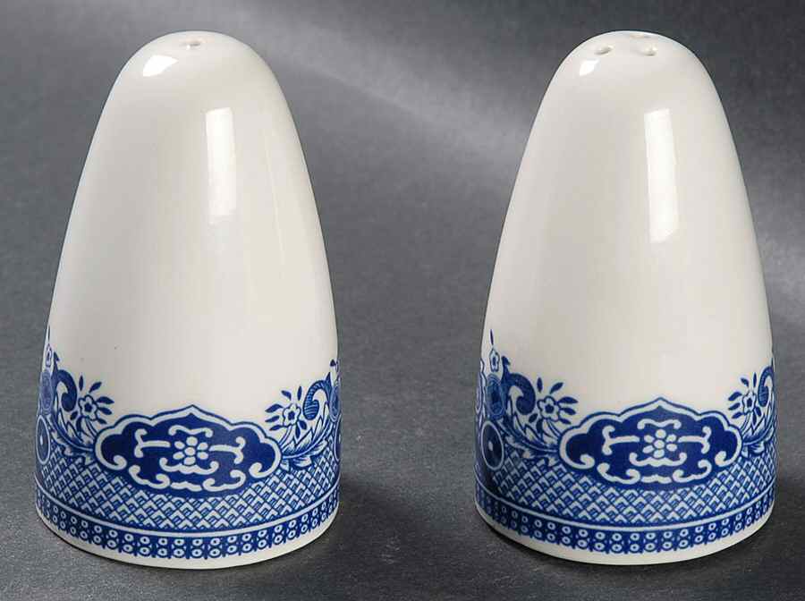 Blue Willow (No Gold, "Japan" Only) Salt & Pepper Set by Japan-1