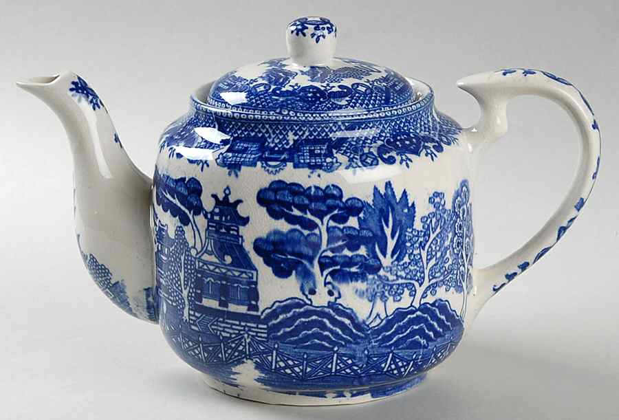 Blue Willow (No Gold, "Japan" Only) Teapot & Lid by Japan-1