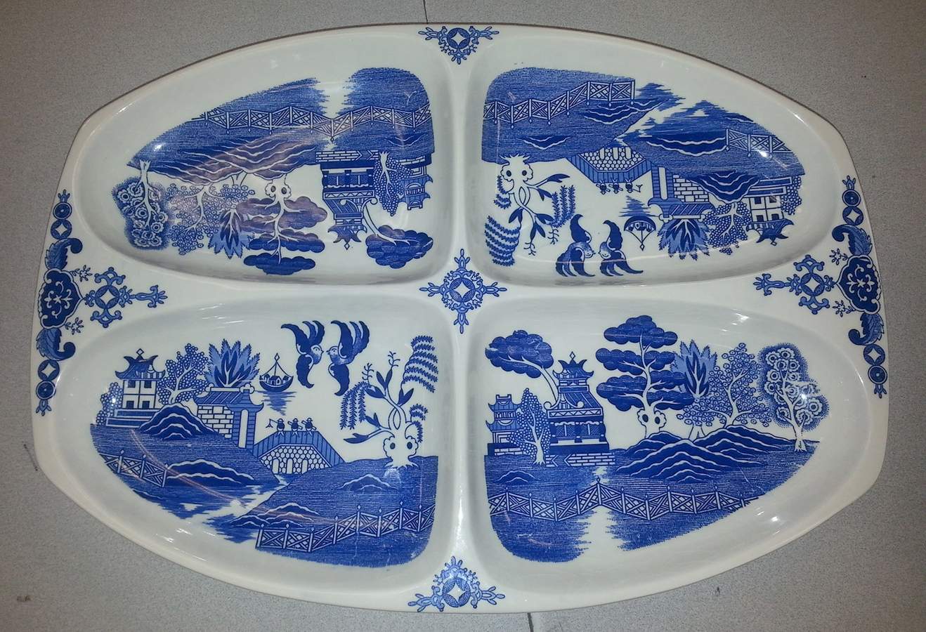 Blue Willow (No Gold, "Japan" Only) 4 Part Relish by Japan-1