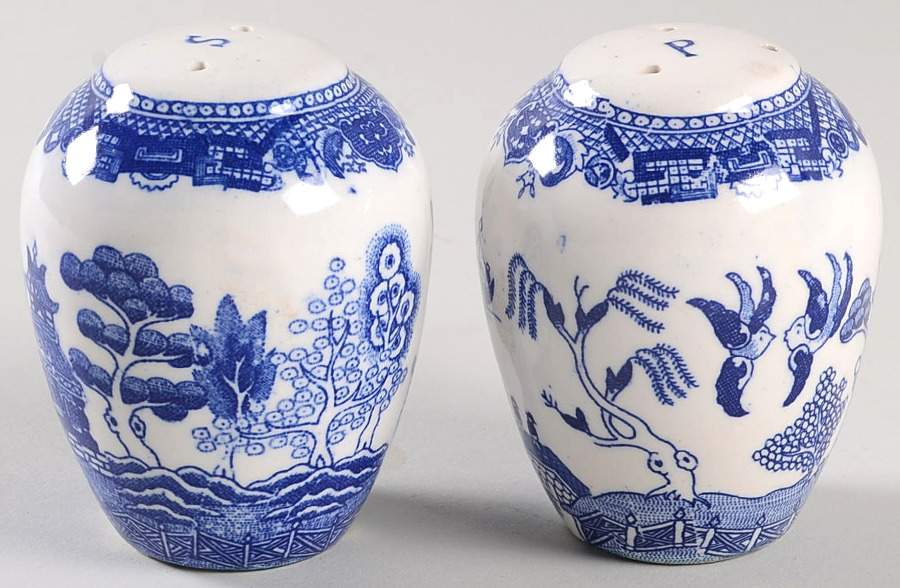 Blue Willow (No Gold, "Japan" Only) Salt & Pepper Set by Japan-1