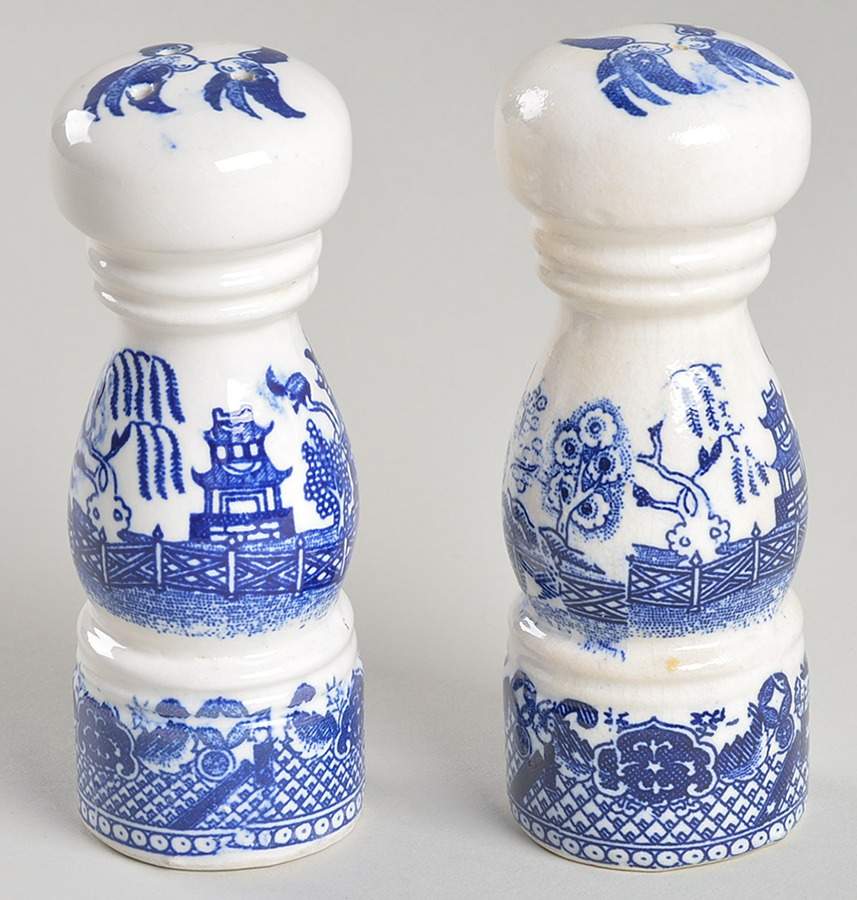 Blue Willow (No Gold, "Japan" Only) Salt & Pepper Set by Japan-1