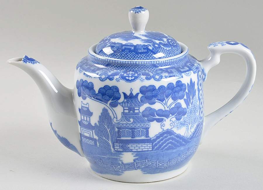 Blue Willow (Occupied, No Trim) Teapot & Lid by Japan-1