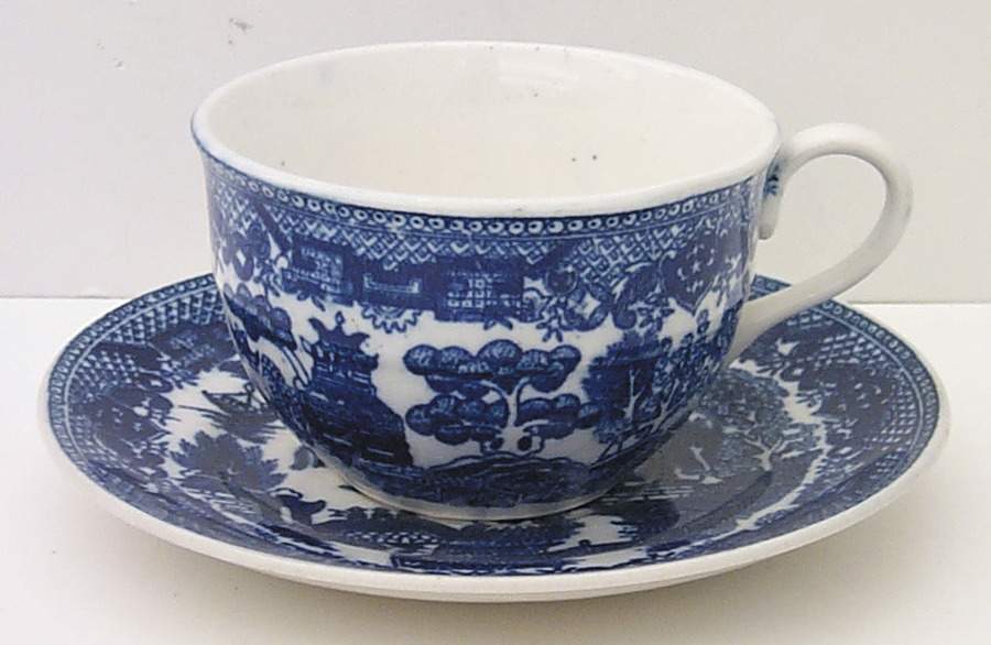 Blue Willow (Occupied, No Trim) Flat Cup & Saucer Set by Japan-1