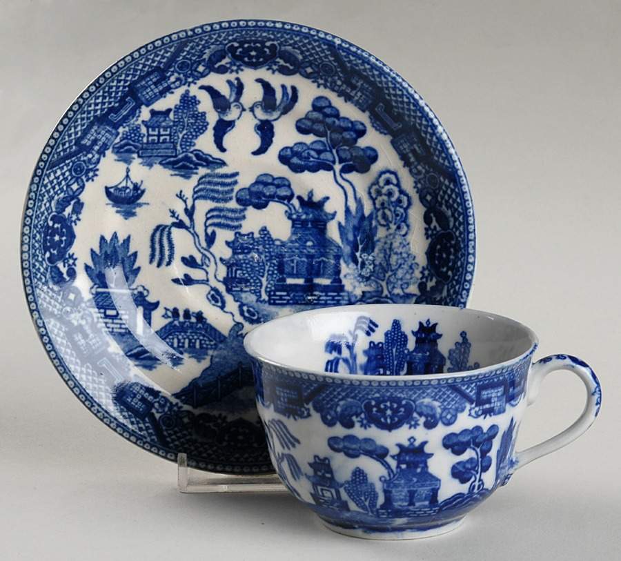 Blue Willow (Occupied, No Trim) Flat Cup & Saucer Set by Japan-1