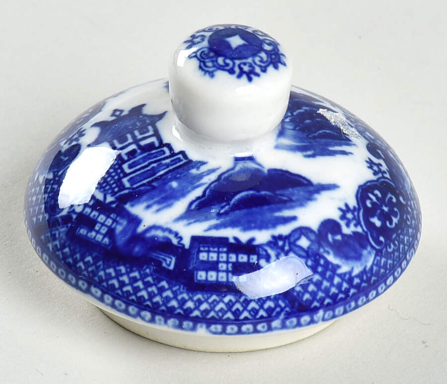 Blue Willow (Occupied, No Trim) Lid for Sugar Bowl by Japan-1