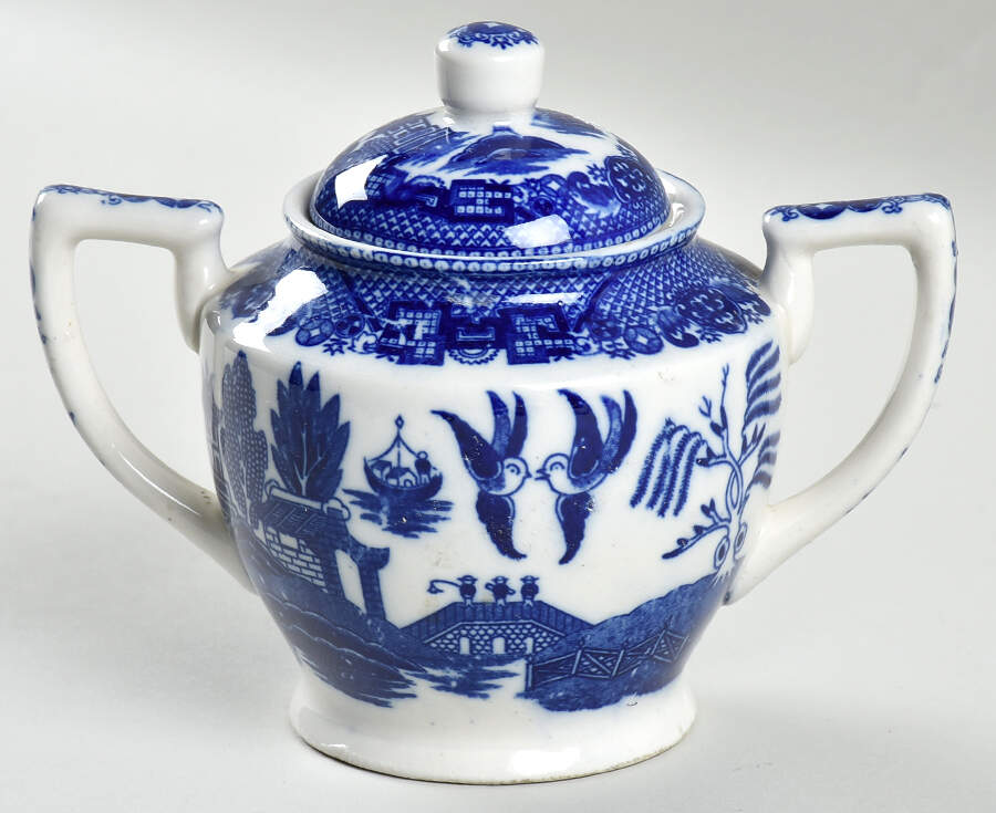 Blue Willow (Occupied, No Trim) Sugar Bowl & Lid by Japan-1