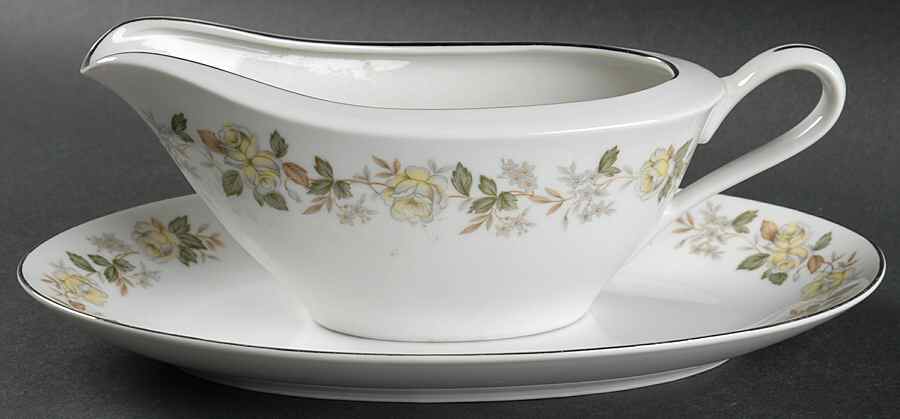 Brook Mere Gravy Boat & Underplate by Japan-1