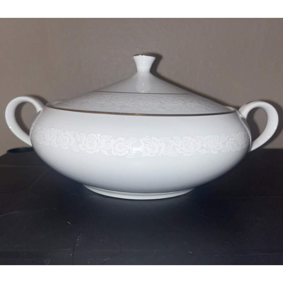 Cellini Romanesque Round Covered Vegetable by Japan-1