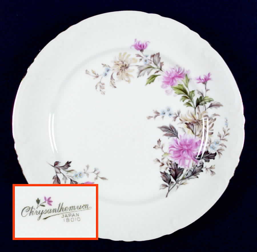 Chrysanthemum Dinner Plate by Japan-1