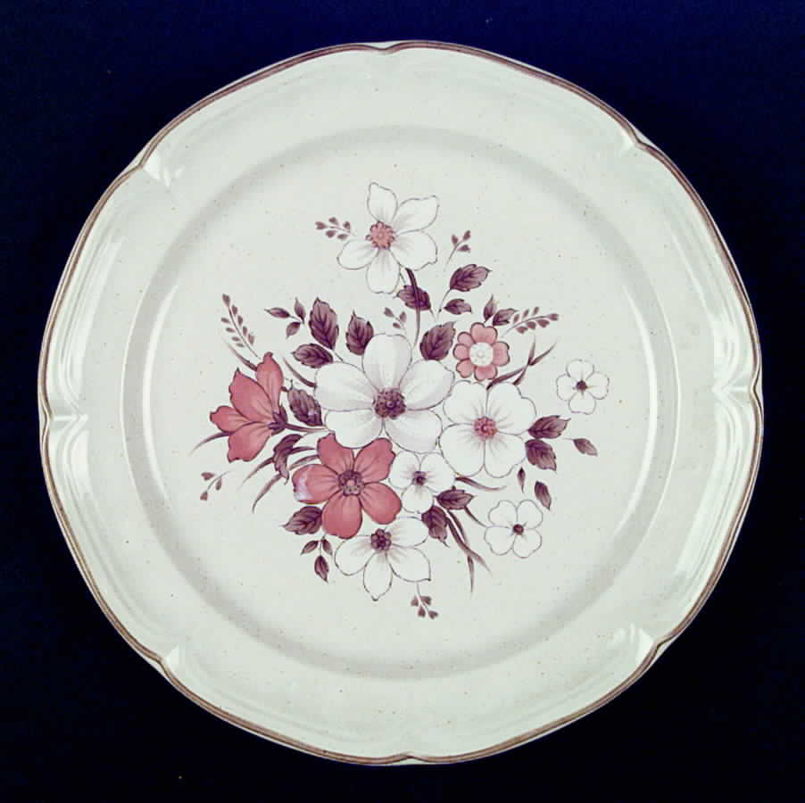 Country Bouquet Dinner Plate by Japan-1