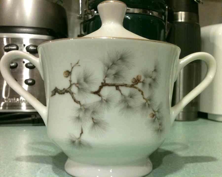 KUT85 Sugar Bowl & Lid by Kutani-1