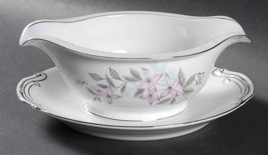 Lynnbrook Gravy Boat with Attached Underplate by Japan-1