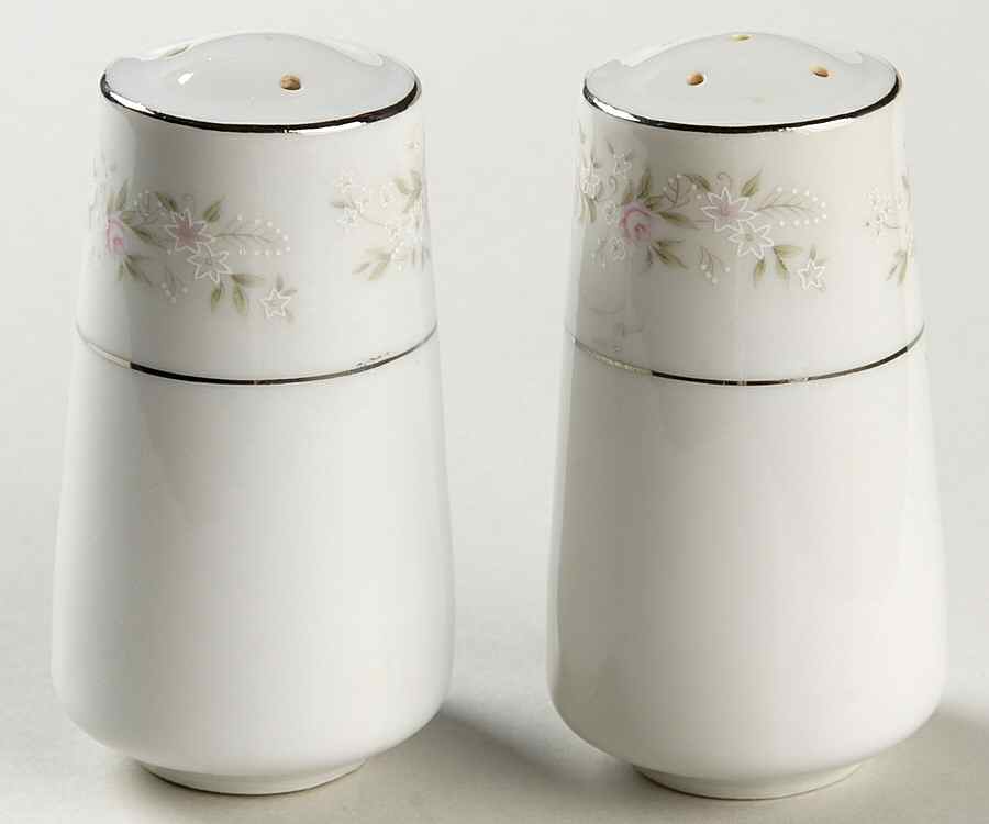 Maria Salt & Pepper Set by Japan-1