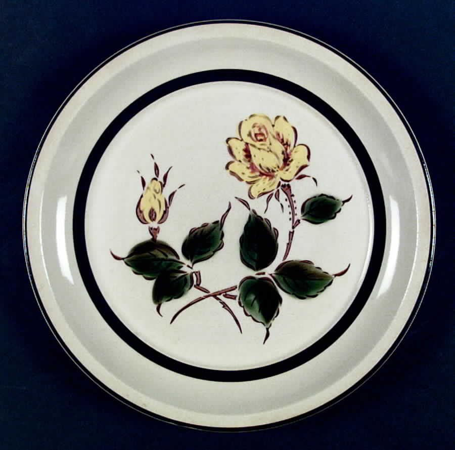 Rose Blossom Dinner Plate by Japan-1