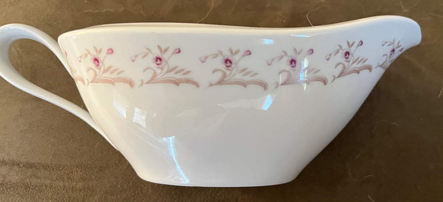 Rosalyn Gravy Boat by M Japan-1