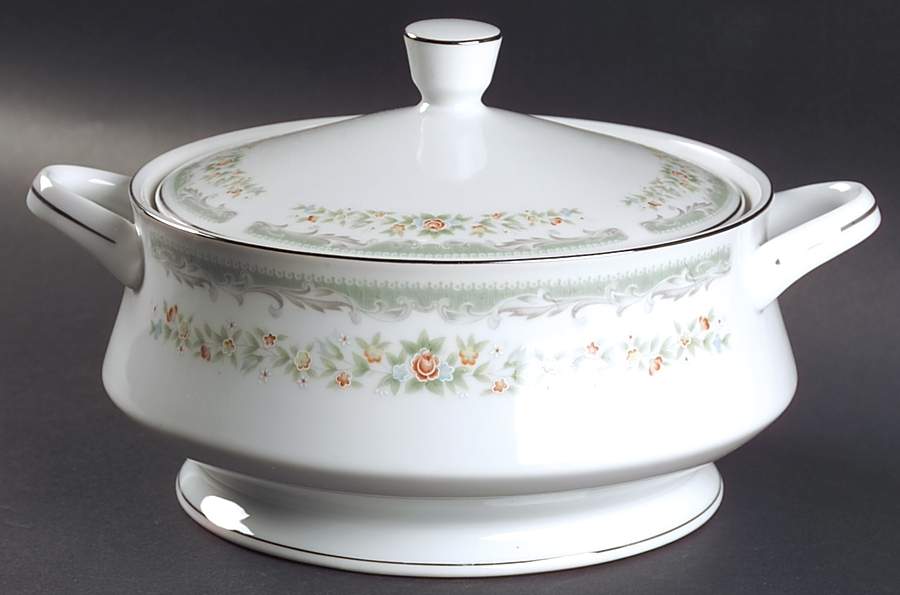 Roseville Round Covered Vegetable by Japan-1