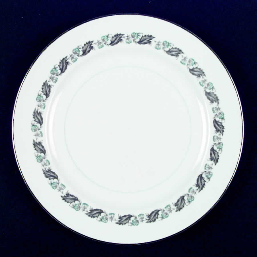 Silver Wreath Dinner Plate by Japan-1
