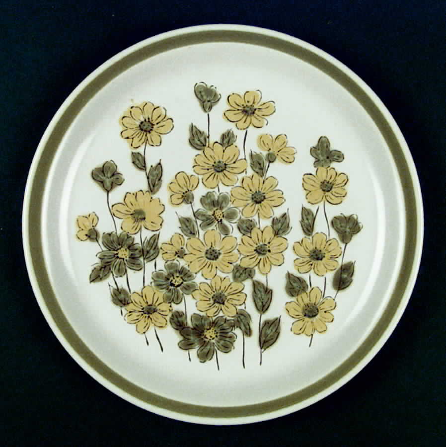 Spring Bouquet Dinner Plate by Japan-1