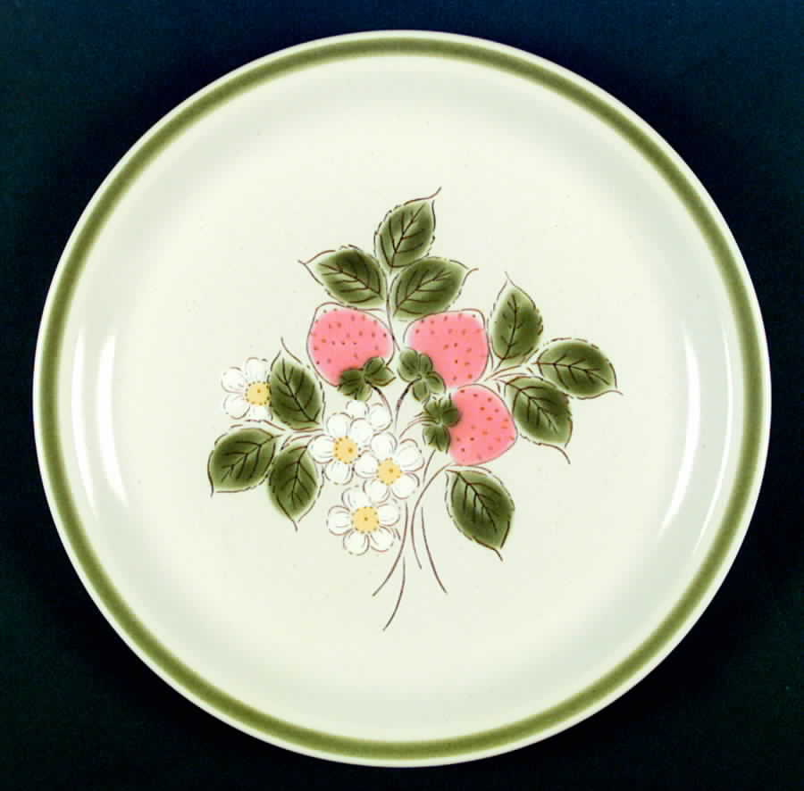Strawberry Patch (Spring Collec) Dinner Plate by Japan-1