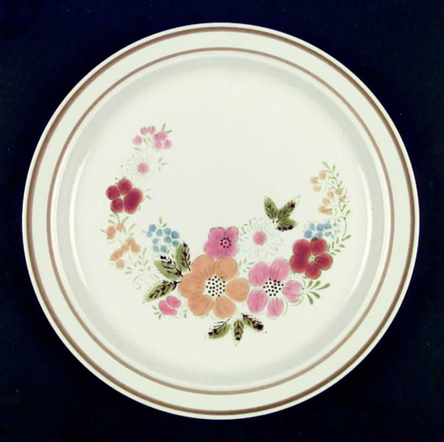 Sweet Flowers Dinner Plate by Japan-1