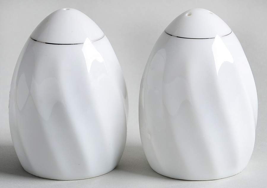 Trellis Salt & Pepper Set by Japan-1