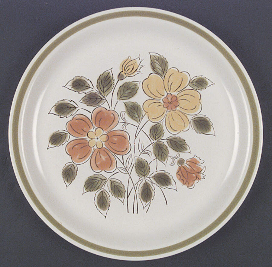 Wild Flower Dinner Plate by Japan-1