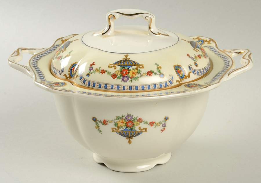 Adam, The (Scalloped) Sugar Bowl & Lid by Johnson Brothers-1