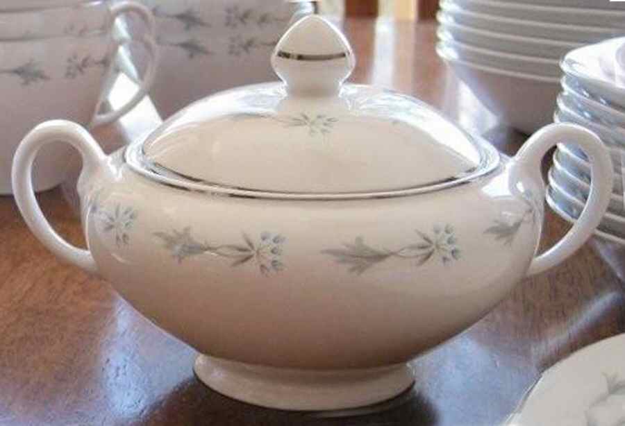 Ballad Sugar Bowl & Lid by Johnson Brothers-1