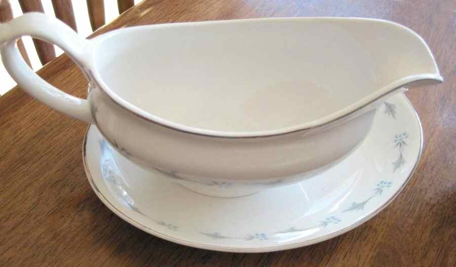 Ballad Gravy Boat & Underplate/Relish by Johnson Brothers-1