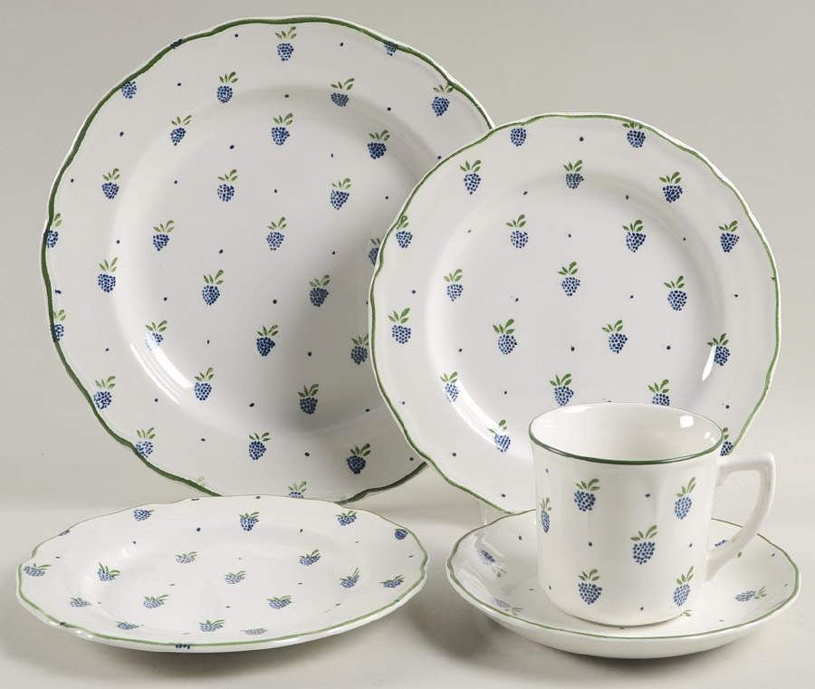 Berries 5 Piece Place Setting by Johnson Brothers-1