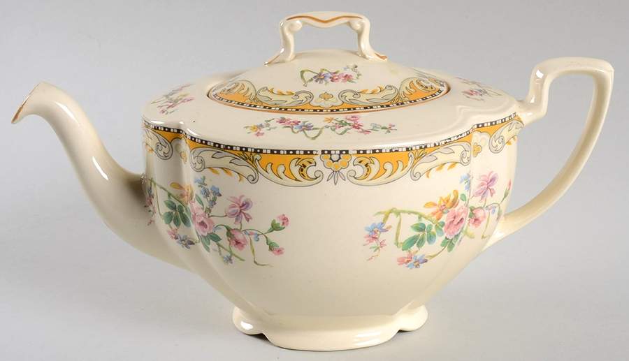 Brittany Teapot & Lid by Johnson Brothers-1