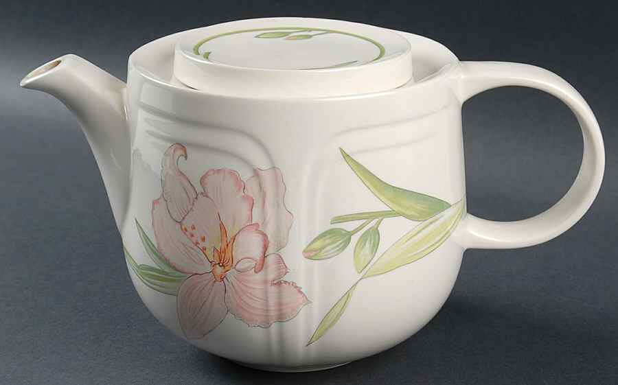 Celebrity Teapot & Lid by Johnson Brothers-1