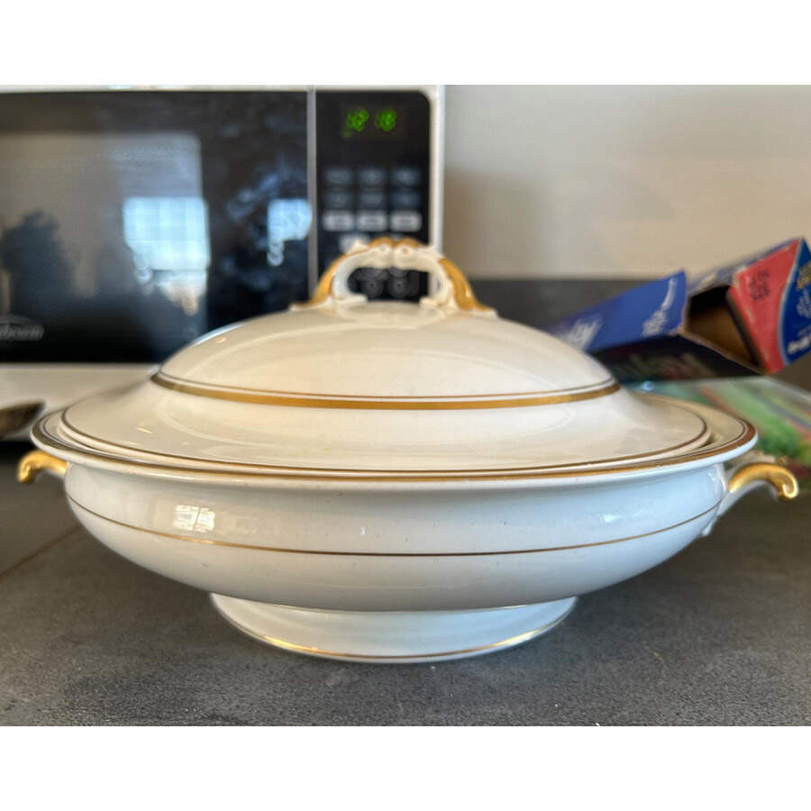 Claridge (Cambridge Line) Round Covered Vegetable by Johnson Brothers-1