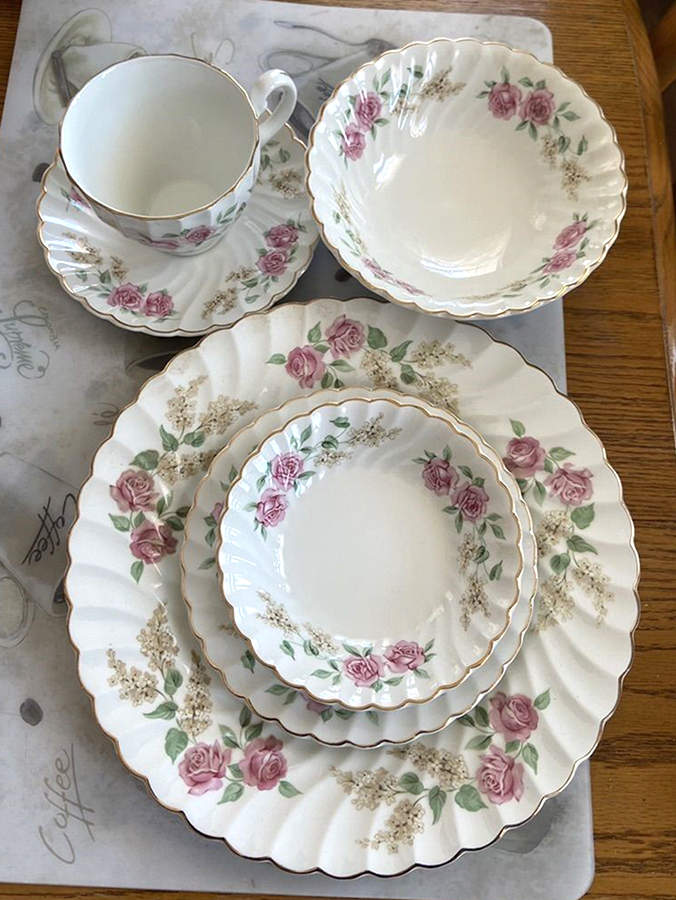 Cottage Garden Fruit/Dessert (Sauce) Bowl by Johnson Brothers-1