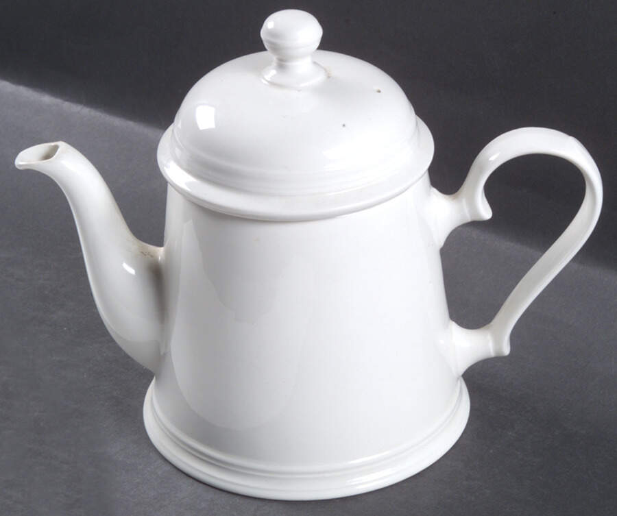 Colonial Teapot & Lid by Johnson Brothers-1