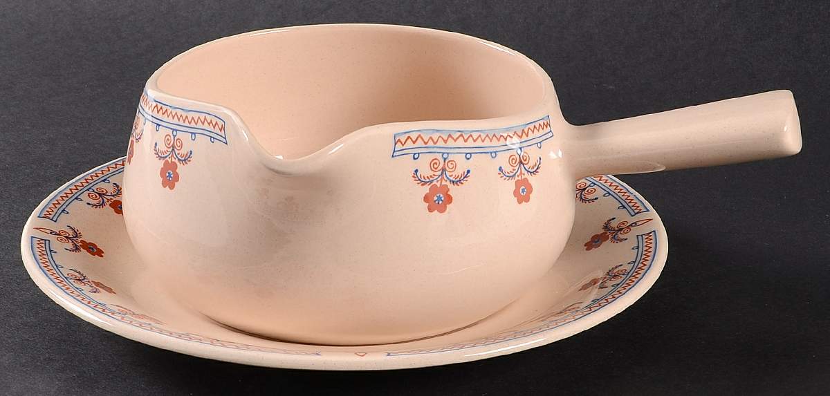 Danube Gravy Boat & Underplate by Johnson Brothers-1