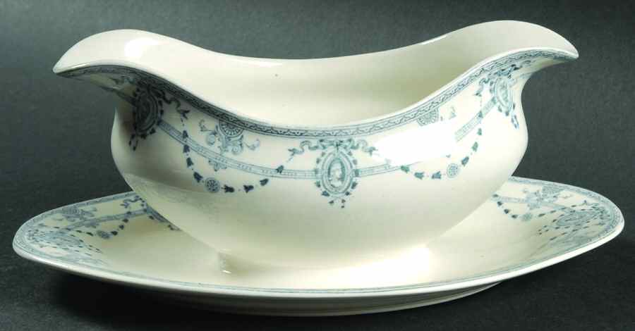 Davenport (No Trim) Gravy Boat with Attached Underplate by Johnson Brothers-1