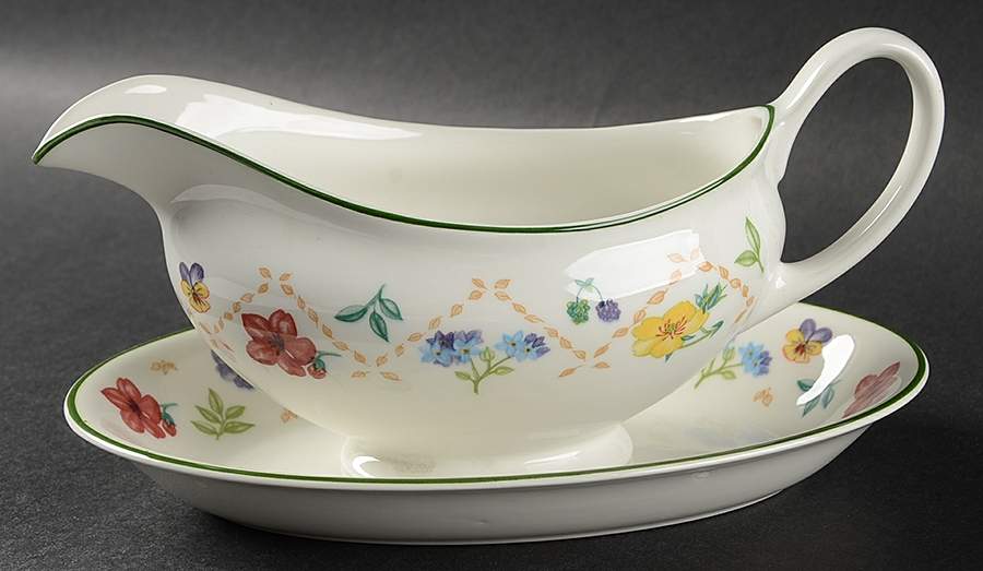 Diamond Flowers Gravy Boat & Underplate/Relish by Johnson Brothers-1