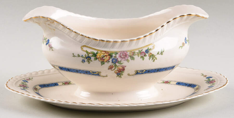 Eastbourne (Old English) Gravy Boat with Attached Underplate by Johnson Brothers-1