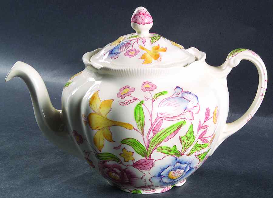 English Bouquet (Old Staffordshire) Teapot & Lid by Johnson Brothers-1