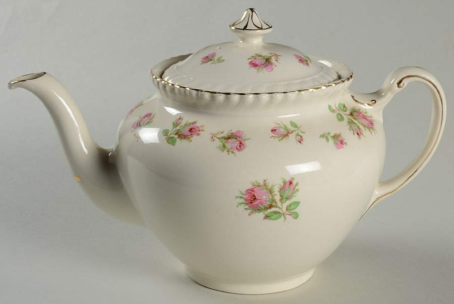 English Rose (Old English, Pink Roses) Teapot & Lid by Johnson Brothers-1