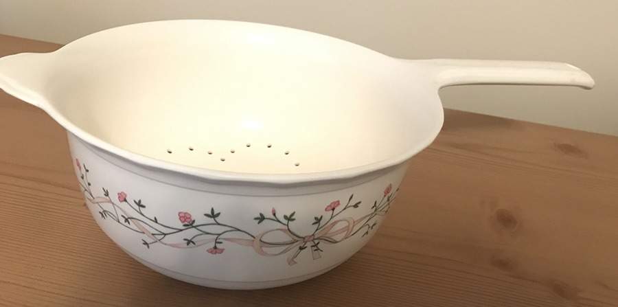 Eternal Beau Ceramic Colander by Johnson Brothers-1