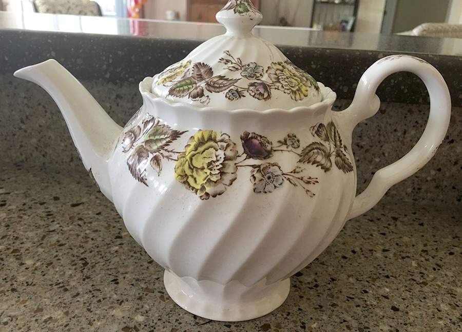 Fairwood Teapot & Lid by Johnson Brothers-1