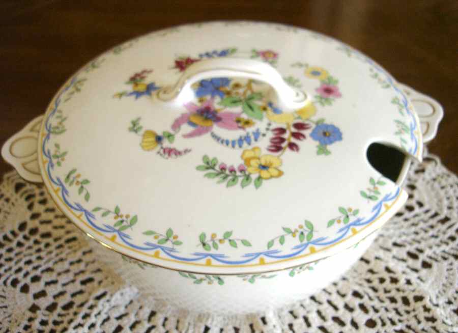 Fantasio Tureen &  Lid by Johnson Brothers-1