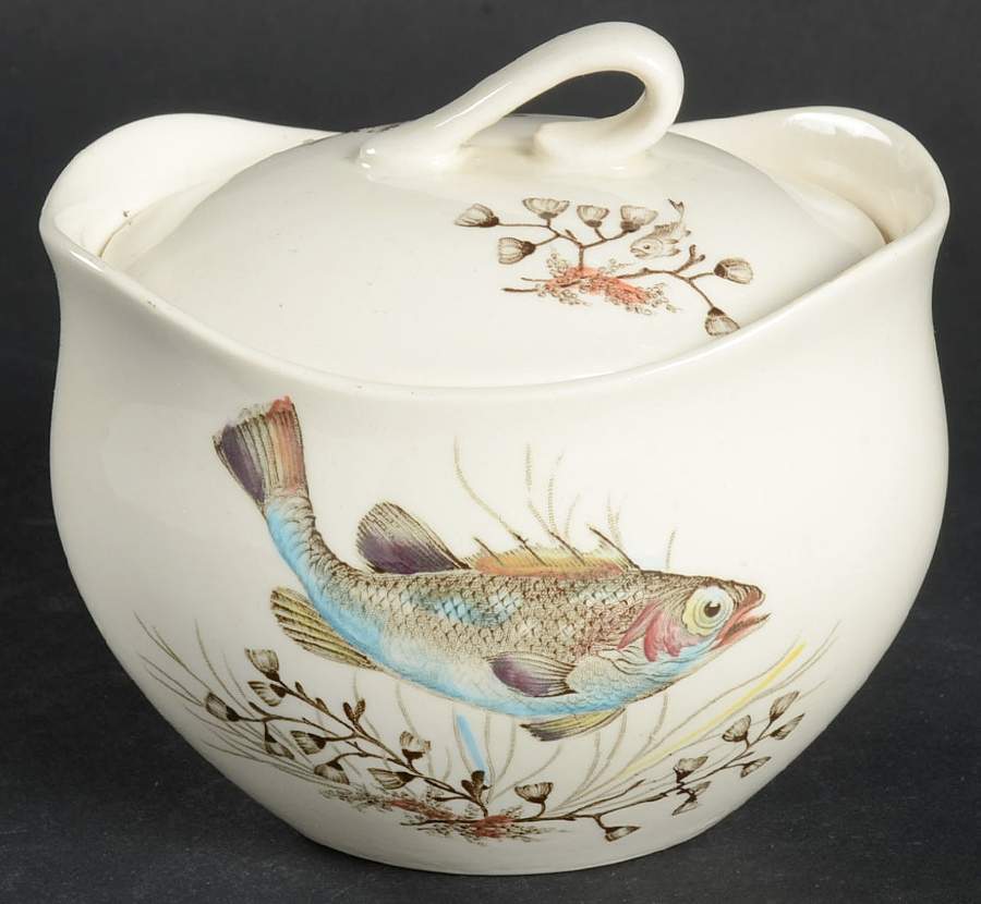 FISH (CREAM) Sugar Bowl & Lid by Johnson Brothers-1