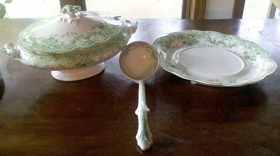 The Florentine Green (Gold Trim) Oval Tureen & Lid w/Ladle & Underplate by Johnson Brothers-1