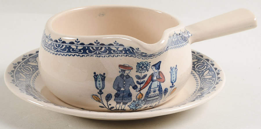 Hearts & Flowers Smooth Gravy Boat & Underplate by Johnson Brothers-1